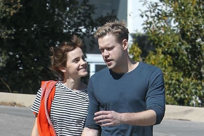 Emma Watson junto a Chord Overstreet en marzo de este año. Luego de una separación, ambos fueron vistos nuevamente juntos.