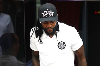 Emmanuel Adebayor, jugador actualmente de Olimpia de Paraguay, se negó a colaborar económicamente en Togo por el coronavirus.