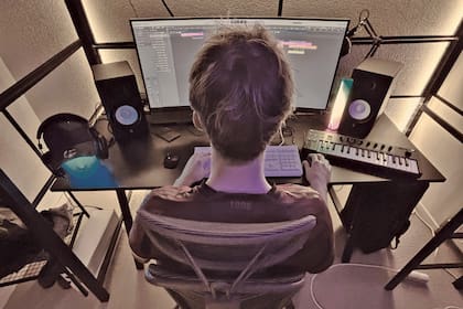 Emmanuel en pleno proceso de creación
