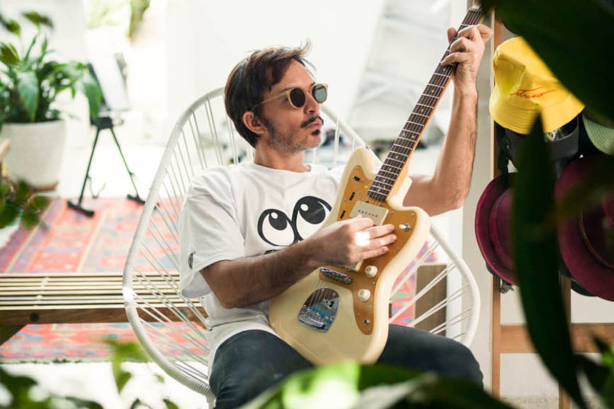 Emmanuel Horvilleur durante la cuarentena en su casa de Colegiales. En este tiempo trabajó en varias canciones con colaboradores, como Poncho, Janina de Marco y el productor Cítrico