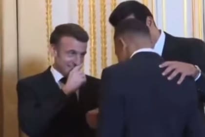 Emmanuel Macron habló con Kylian Mbappé y el emir de Qatar