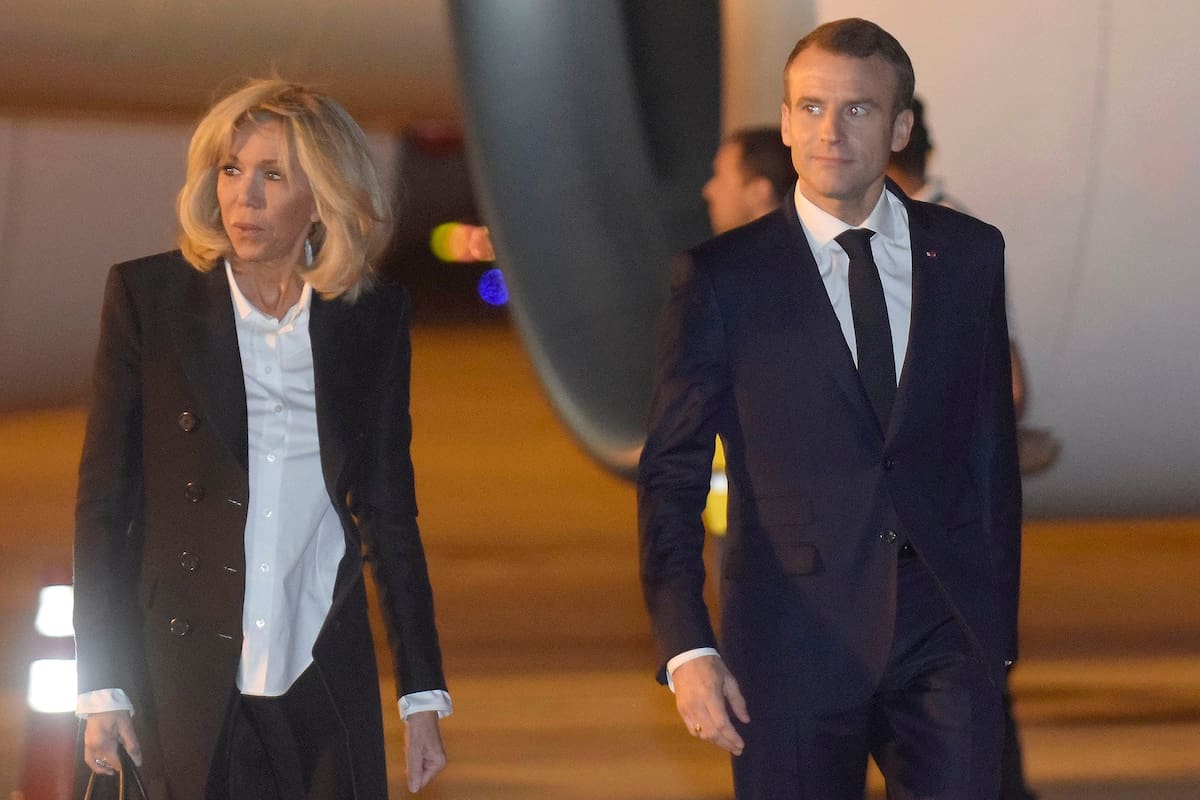Emmanuel Macron llegó a la Argentina acompañado por su esposa