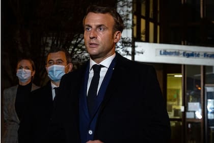 Emmanuel Macron señaló que hay que luchar contra la radicalización del islam para evitar que se forme una "contrasociedad".