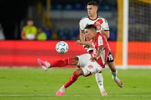 River domina la posesión, aunque Independiente Santa Fe tuvo una al travesaño, por la Sudamericana