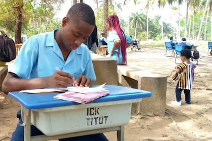 Emmanuel Tuloe consiguió una vacante en el prestigioso Instituto Ricks localizado en un campus frondoso al occidente de Monrovia