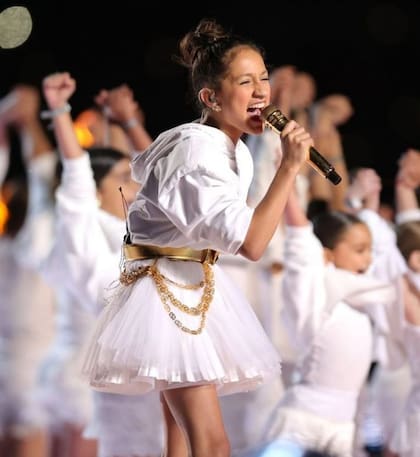 Emme brilló en el escenario durante el Superbowl del 2020
