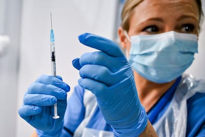 Según documentos internos revelados por Reuters, el programa COVAX de la OMS, el principal esquema mundial para vacunar a personas en países de ingresos medios y pobres, enfrenta un riesgo "muy alto" de fracaso