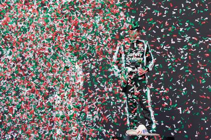 Emotiva victoria de Van Gisbergen en Ciudad de México asegura su lugar en playoffs de NASCAR