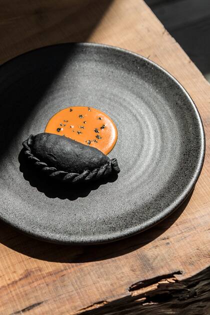 Empanada carbon del restaurante Sacro