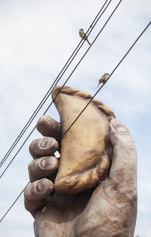 Empanada gigante, en la ciudad reconocida por su certamen nacional en busca de la campeona de la Empanada.