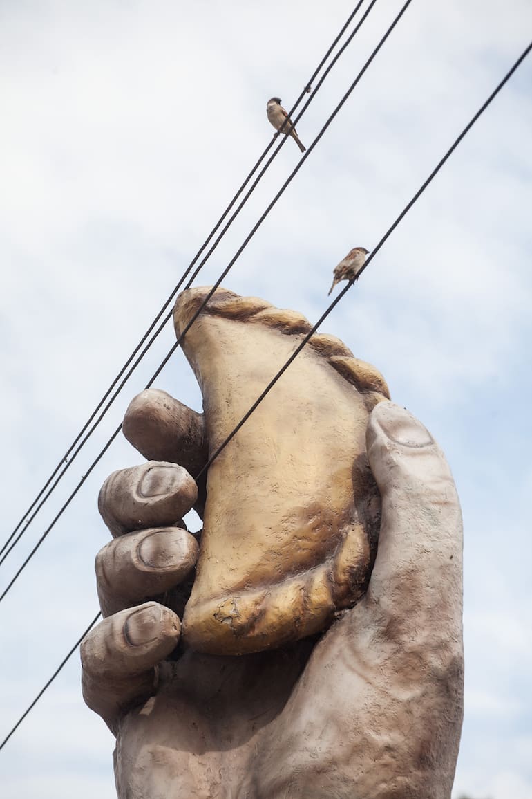 Empanada gigante, en la ciudad reconocida por su certamen nacional en busca de la campeona de la Empanada.