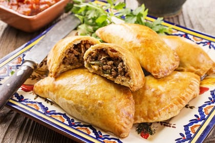 Empanadas de carne vegetal con pasas de uva.