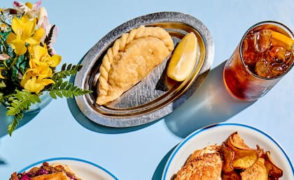 Empanadas de tres regiones en Sifón