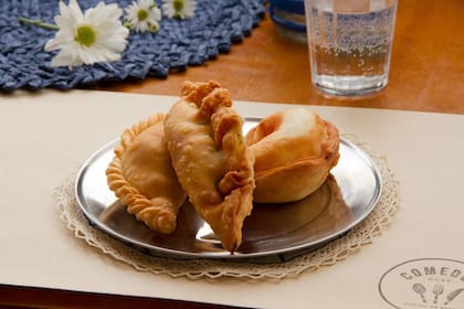 Empanadas, vitel toné, lengua a la vinagreta, canelones, algunos de los platos del nuevo menú