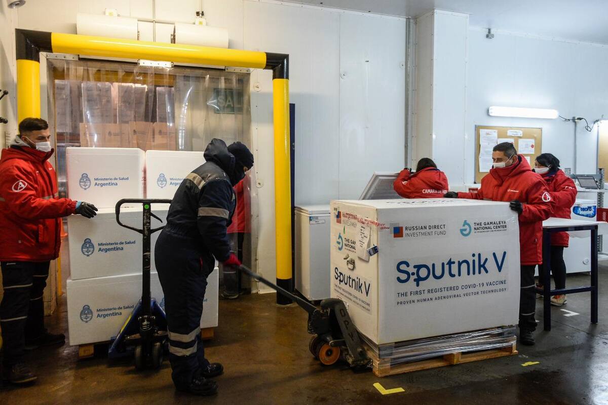 Empezó la distribución de 650.400 dosis del componente 1 de la vacuna Sputnik V a las provincias