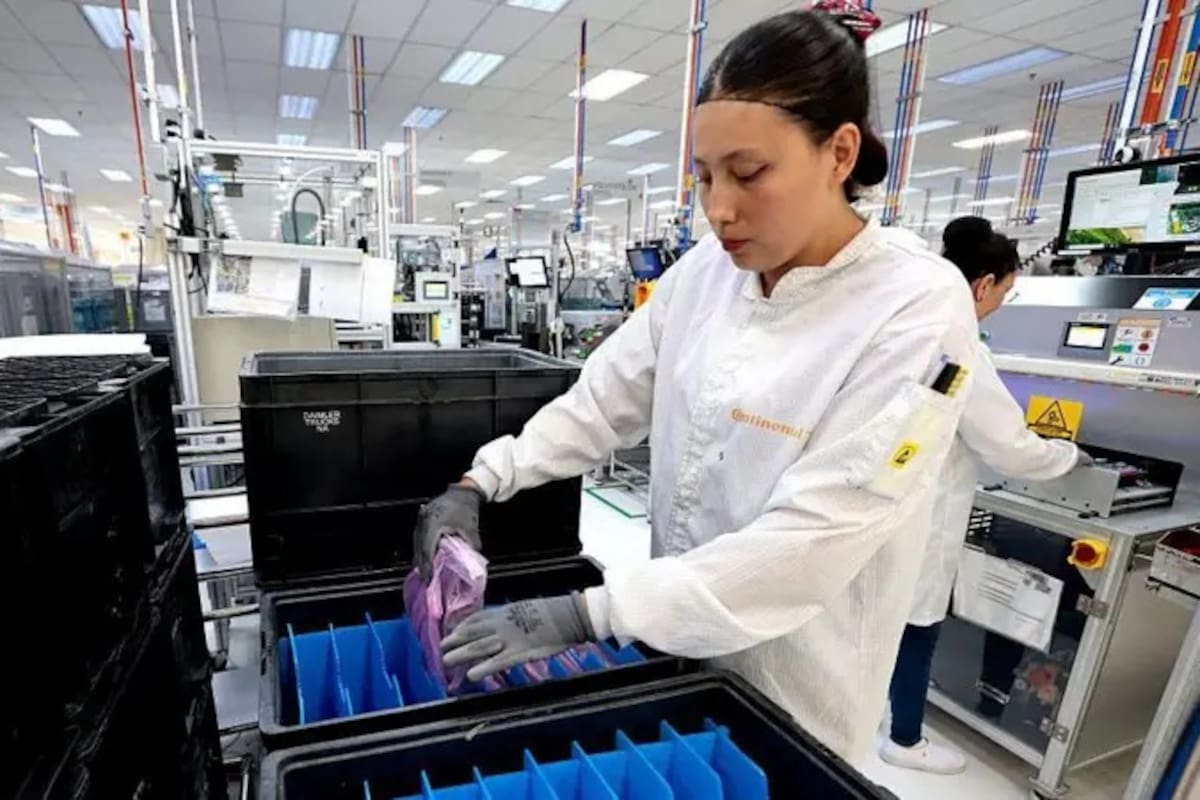 Empleada en una fábrica en México