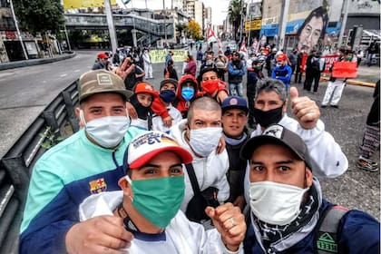 Empleados de Penta marchan de Avellaneda hacia Plaza de Mayo