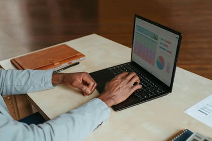 Empleados estatales defienden las opciones de teletrabajo en California, y argumentan que tuvieron buena productividad desde la pandemia