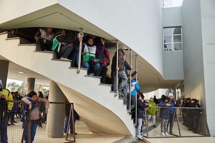 Empleados estatales en paro. Los hospitales funcionan solo para emergencias