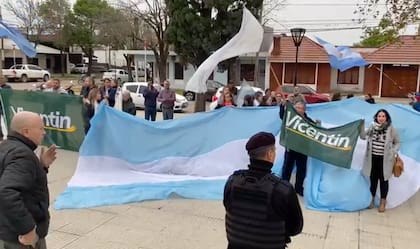 Empleados jerarquizados de la firma cerealera organizaron una marcha para pedir al juez del concurso que revierta su decisión de negar la homologación de la propuesta de Vicentín. Gentileza Silvio Batistuta