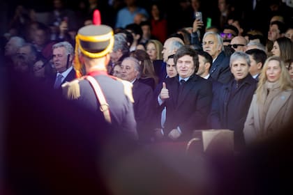 Empresarios y dirigentes siguieron el discurso desde el palco oficial y coincidieron en que el Presidente ratificó el rumbo económico y vinculó futuras bajas de impuestos con el crecimiento de la minería, la energía y la economía del conocimiento