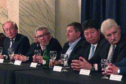 Empresarios y sindicatos describieron ayer una difícil situación