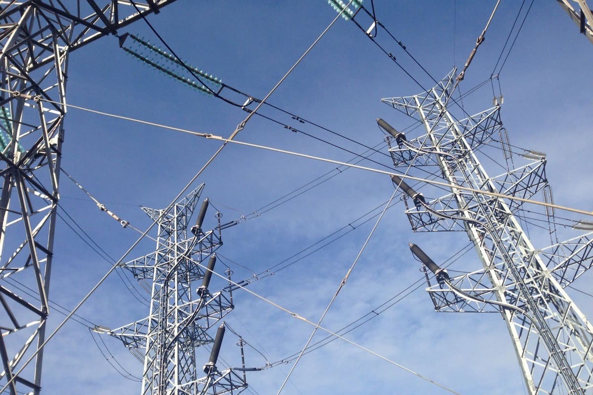 Empresas, distribuidoras y grandes usuarios tendrán la opción de elegir libremente a sus proveedores de electricidad