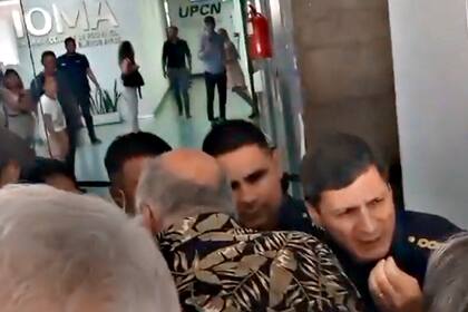 Empujones en sede central de IOMA, ubicada en La Plata