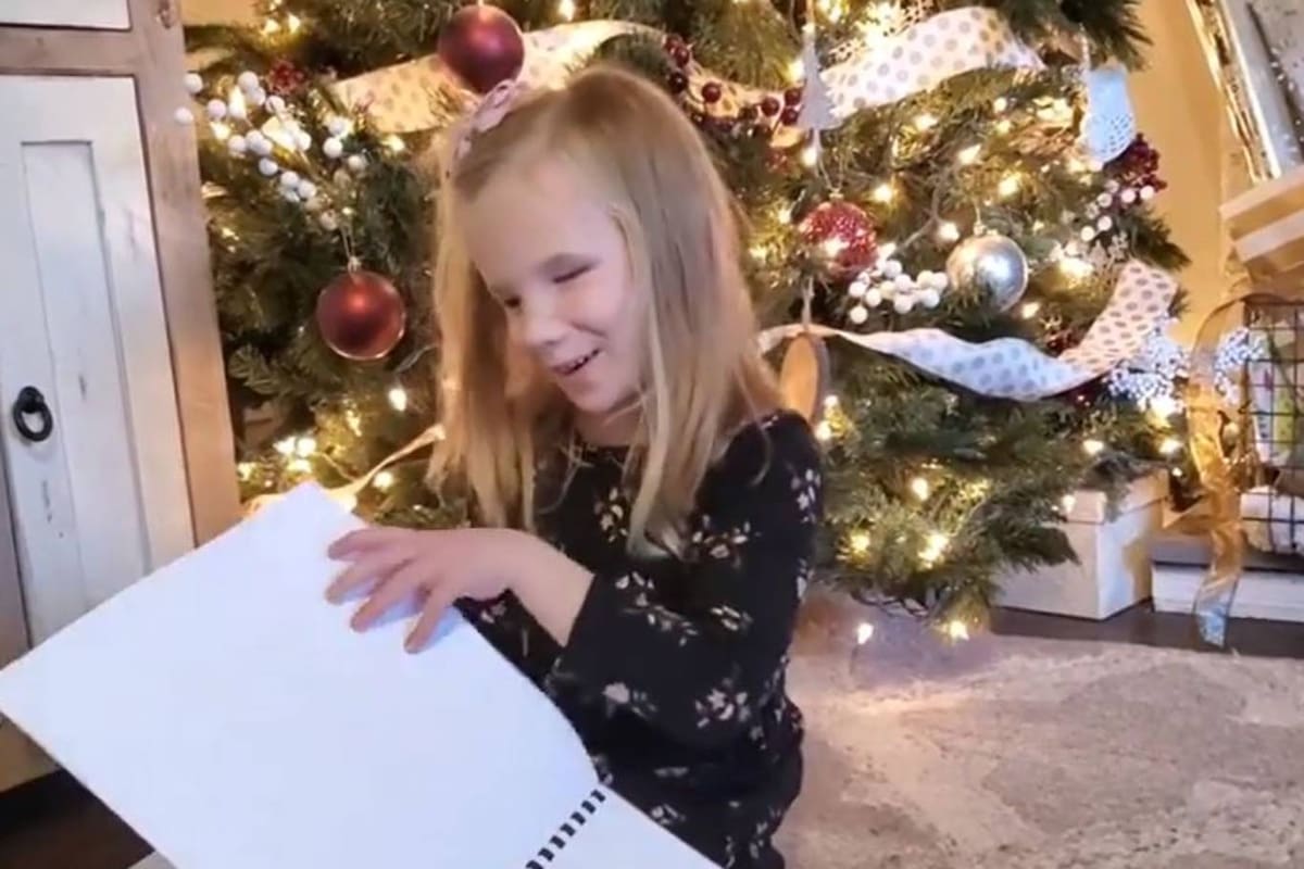 Emrie, que vive en Kansas, conocía la saga del pequeño mago porque su padre se la leía por las noches, pero su ilusión era poder leer la historia ella misma
