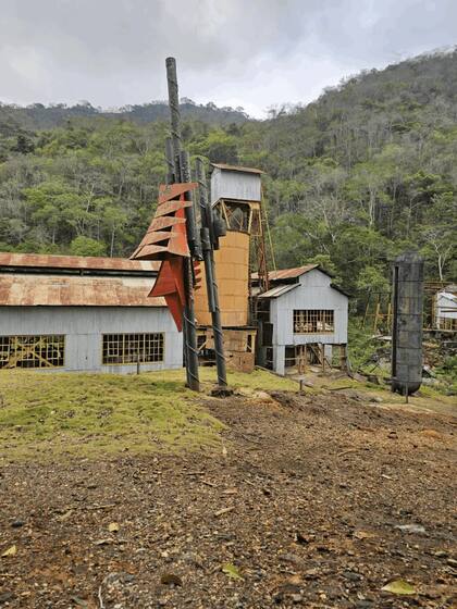 En 1832, las hermanas de Bolívar vendieron las minas a una empresa inglesa y el yacimiento fue explotado hasta mediados del siglo XX