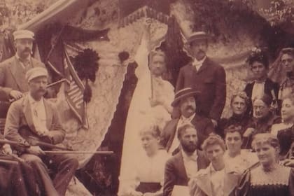 En 1879 un grupo de 50 espiritistas se reunió frente al lago Cassadaga y allí fundó el pueblo de Lily Dale con casas de estilo victoriano