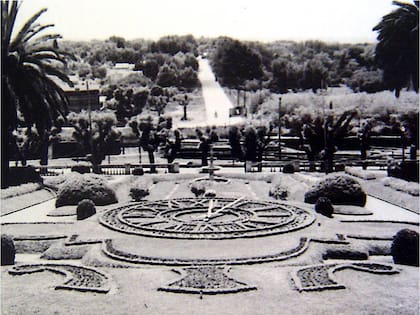 En 1913 se inauguró el reloj floral en la Plaza Mitre de San Isidro. El mecanismo, realizado por Testorelli fue reemplazado por uno electrónico y hoy está en el Museo Archivo Municipal Doctor Horacio Beccar Varela