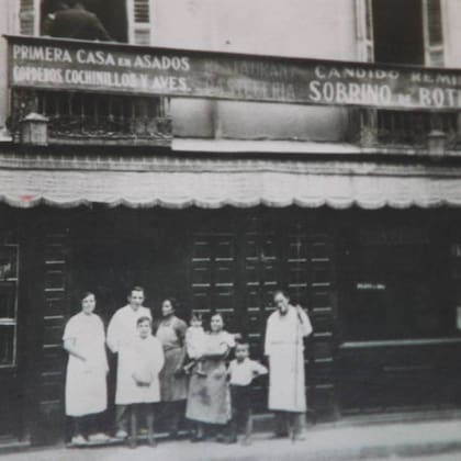En 1930, la familia González adquirió la Casa Botín, que desde entonces es la propietaria del tradicional restaurante