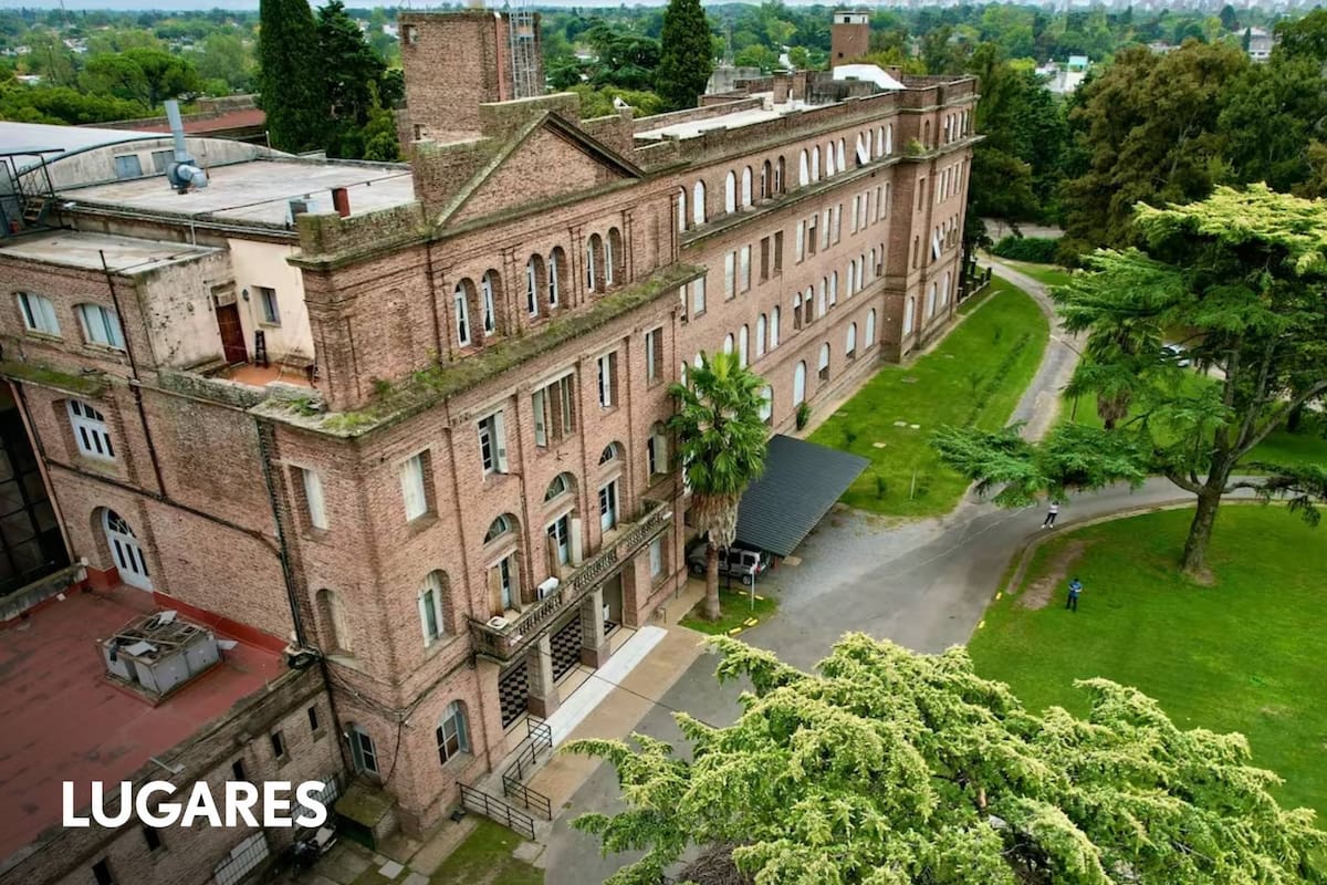 En 1932, la Compañía de Jesús creó aquí las Facultades de Filosofía y Teología, con aprobación de la Santa Sede y capacidad para otorgar títulos eclesiásticos