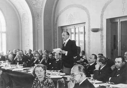 En 1938, 32 países se reunieron en Évian-les-Bains, Francia, para decidir qué hacer con los refugiados judíos que huían de la persecución en la Alemania nazi