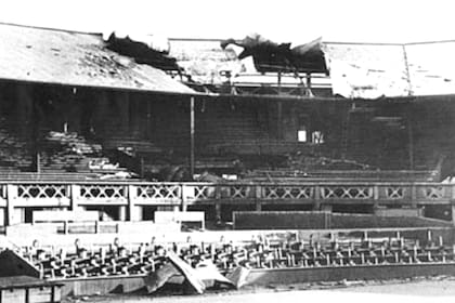 En 1940, durante la Segunda Guerra Mundial, la fuerza aérea alemana lanzó bombas