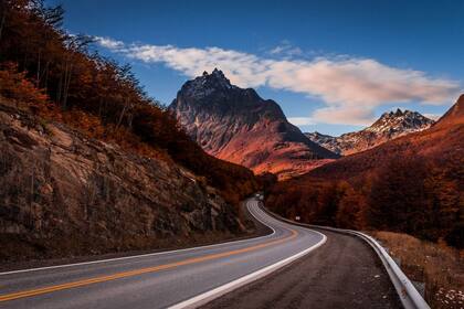 En 1945 se decidió cambiar el sentido de circulación de las rutas argentinas. Fuente: Ruta 0