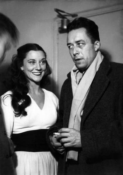 En 1957 él corona su carrera con el Premio Nobel de Literatura y ella es ya una consagradísima intérprete dramática, una estrella buscada por los más grandes directores de la época, incluidos prestigiosos cineastas.
