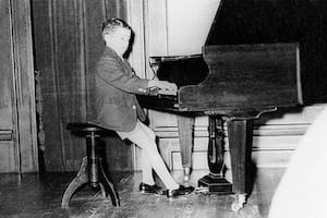 En 1958, durante una audición infantil en el Conservatorio Thibaud Piazzini. Desde el comienzo se destacó