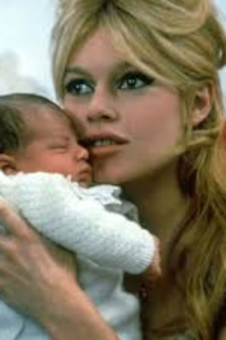 En 1960 Brigitte Bardot dio a luz a su hijo, Nicolas, fruto del matrimonio con el actor Jacques Charrier