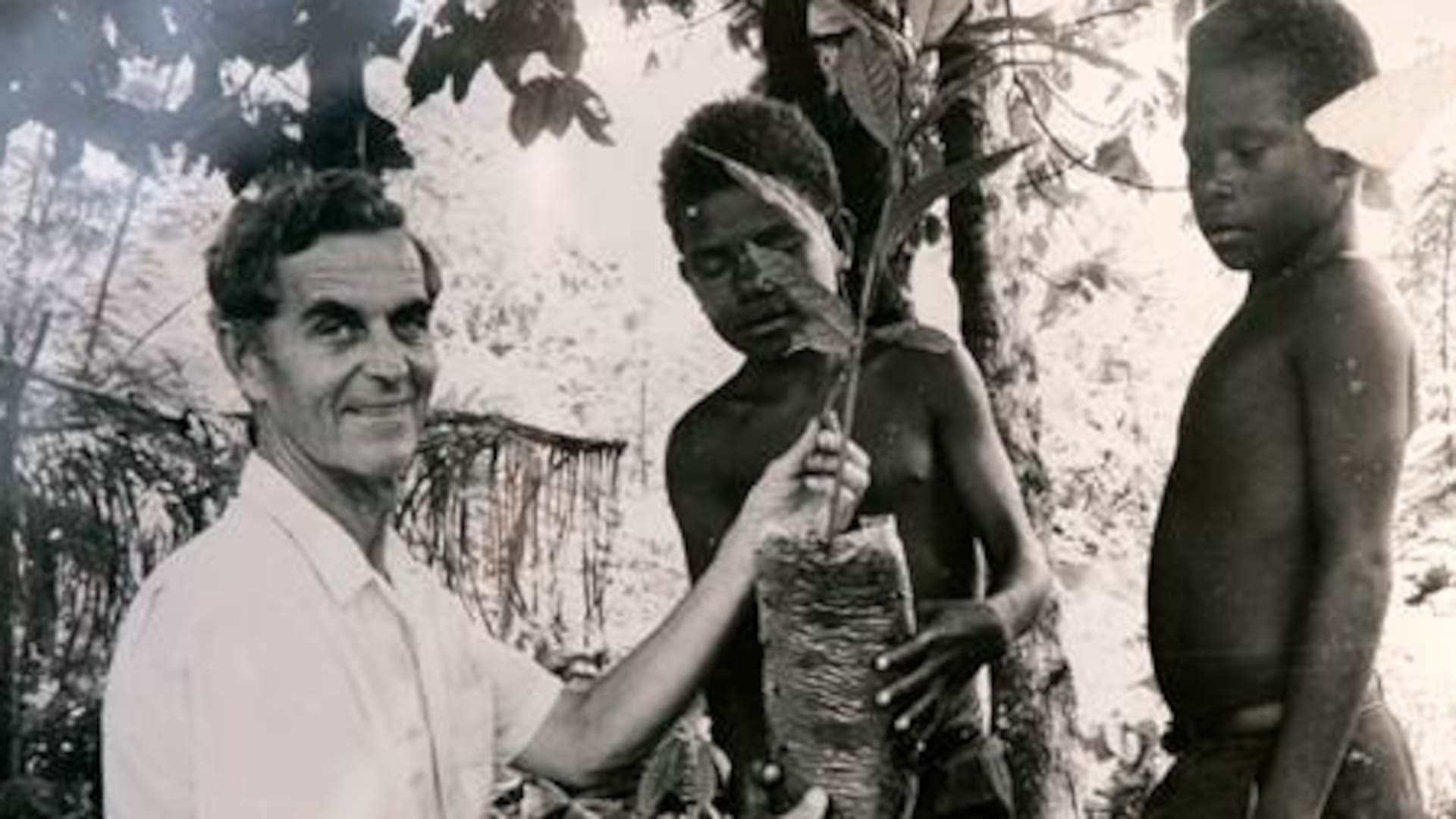En 1964 abrió la primera escuela primaria permanente de la zona, impulsada por Hargesheimer como una forma de agradecer
