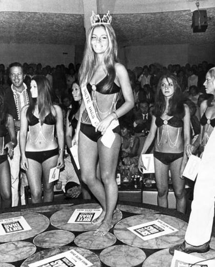 En 1971, Graciela Alfano fue coronada “Miss Siete Días” por Teté Coustarot y Ana María Contini, elegidas de los años anteriores. Luego fue Miss Argentina, Miss Belleza Internacional y el inicio de innumerables tapas de revistas