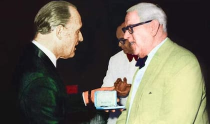 En 1974 João Havelange (izquierda) reemplazó a Stanley Rous (derecha) como presidente de la FIFA