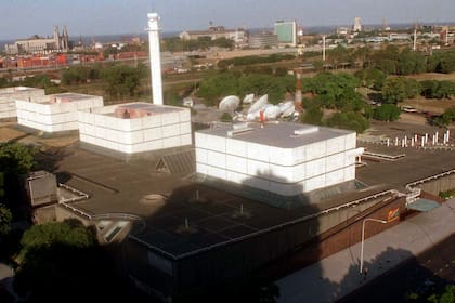 En 1979, el gobierno de facto asignó el nombre Argentina Televisora Color al canal 7