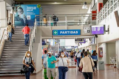 En 1983, los ómnibus se trasladaron de la estación Constitución a Retiro