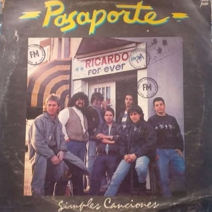 En 1984, Decall fundó el grupo pop Pasaporte, con el que lanzó los discos Fuerzas del interior, Estímulo y Canciones simples (Foto: Instagram)