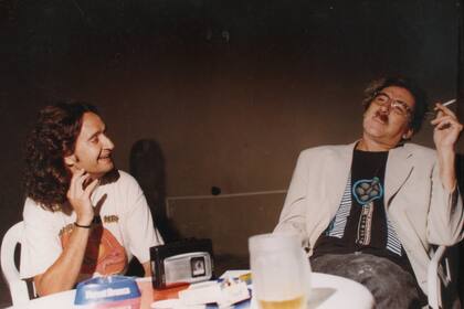 En 1984, Marchi le hizo la primera nota a Charly. Está incluida en el libro