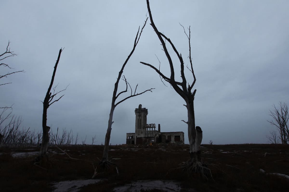 En 1985 una inundación tapó el pueblo de Epecuén, en sólo 16 días el pueblo desapareció bajo el agua, al retroceder dejó a la vista un pueblo fantasma