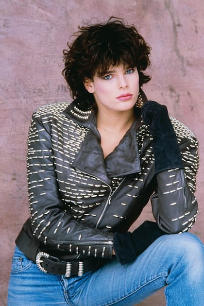 En 1986, la princesa se autoprodujo y lanzó su primer single llamado "Ouragan", que tuvo una versión en inglés titulada "Irresistible".