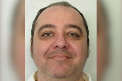 En 1988, Kenneth Eugene Smith apuñaló y golpeó hasta la muerte a Elizabeth Sennett